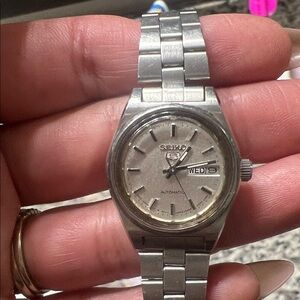 Vintage Seiko 5 Silver Dial Stainless Steel Automatic Watch needs battery
